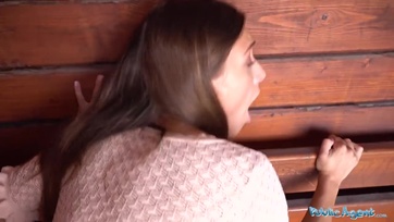 Fiatal vidéki tini lány pénzért kefél Thumb