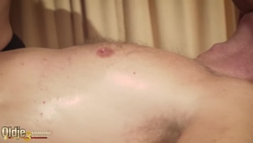 Apámat kényseztetjük a barinőmmel Thumb