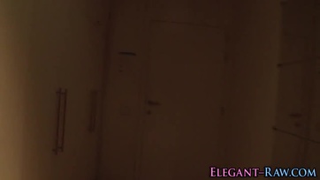 Angyali magyar pornós lány és a óriás dákójú csoki csávó Thumb