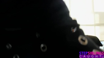 Fullos pajkos mostoha húg letámadja a bratyóját a óriási cicijeivel Thumb