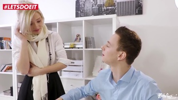 Leszívatta és vadul sejhajba kúrta a kedves magyar sunát a fiatal srác Thumb