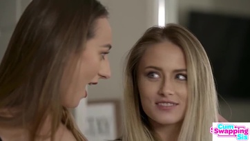 A mostohahúgicám és a kéjenc barátnője ráröppentek a brokimra és egymással smaciztak Thumb