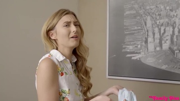 Váltakozva dugta meg a nagymellű nevelőmuterját és a gátlásos mostohahúgocskáját a szerencsés srác Thumb