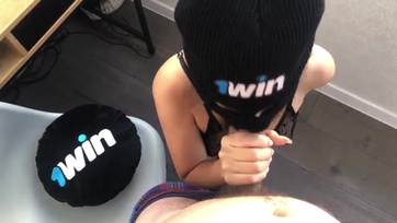 Bájos spiné pucéran rácuppan a palijára és meglovizza a felszopott pélóját Thumb