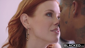 A vörös hajú kéjenc MILF anya bekapta a feka csávó termetes szerszámát Thumb