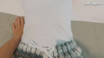 Megfarkaltam a termetes pöcsömmel a jófenekű mostohahúgom és teletüzeltem a pináját Thumb