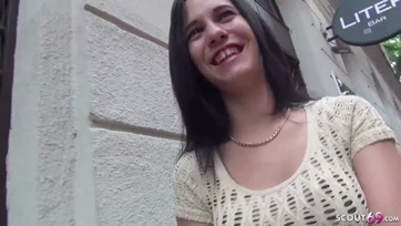 18 éves pesti tini leányzó az utcán felcsípve és egy kis zsozsóért védekezés nélkül megdugva Thumb
