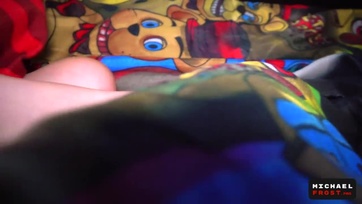 Megmutizta a kebleit a basznivaló mostohahúgicám és hagyta hogy meghúzzam a megborotvált kis punciját Thumb