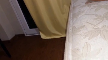 Lehajolt a gyönyörű fruska hogy becsúsztathassam a vastag répámat a passzentos ánuszába Thumb