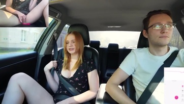 Előhúzta a pöcsömet a tündibündi vörös hajú fruska és esedezett hogy kuffantsam meg a fini punciját Thumb