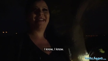 Egy kis lóvéval rászedte az ügynök a nagycsöcsű pesti csajt hogy megdughassa a puncusát Thumb