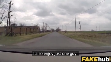 Egy kis potyázás után szopizta is a kamu zsernyák hatalmas kolbászát a bájos magyar nejecske Thumb