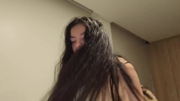 A vadító fiatal lány miniszoknyában bugyi nélkül látogatta meg a mostohaapuját aki meg is gyömöszölte a pinácskáját Thumb