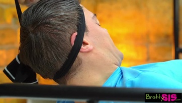 A kéjsóvár magyarországból való fruskák rábeszélték a mostoha bátyjukat hogy dugja szanaszét a likacskájukat Thumb