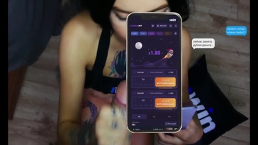 Teletüzelte a vékony suncsi szűköcske fingóját mialatt lendületesen twerkelt a termetes szerszámán Thumb