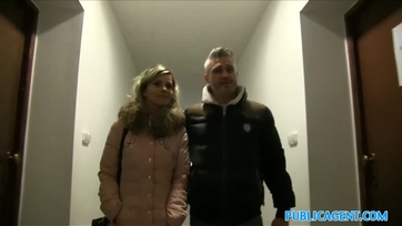 Eltette a zsét és széttette a lábát a magyar némber a spontán szex castingon Thumb