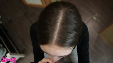 Mihelyst megjött a szexfüggő spiném hamar be is vette a szájüregébe megdagadt virslimet Thumb