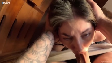 Rávettem a haverom romlott háziribancát hogy bedughassam a feszes likacskáiba Thumb