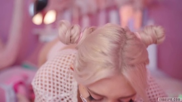 A szőke kanca kérte hogy élvezzem szét az arculatát miután vadul megbaszarintottam Thumb