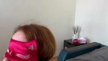 Eltakartam a nimfomán hitvesem szemét és megengedtem a spanomnak hogy meghúzza Thumb