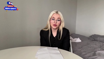 A csábító harisnyakötős tanító nő felszökkent a gyakornoka faszára miután megszopikálta Thumb