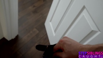 A mostohahúgocskám megpillantotta hogy a barátosnőjével döngetek és aztán ő is megszökdelte a kígyómat Thumb