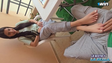 Felnézett egy tüneményes 18 éves évfolyamtársnőm és rászedett hogy dugjam meg odakint az erkélyen Thumb