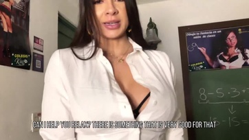 A nagy dudájú MILF tanítónő szavát adta a tanulójának hogy átengedi a vizsgán ha durván megrakja Thumb