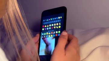 Engedtem a kettyós mostohabratyómnak hogy megzabálja és megdörzsölje a punikámat a bugyimon át Thumb